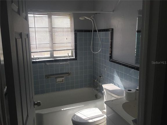 4th image of 3018 W Van Buren Dr