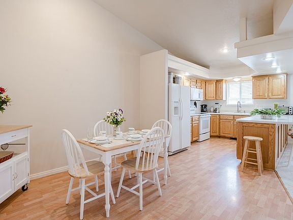 4th image of 3078 E Stoneridge Cir