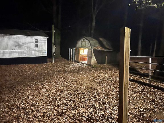2nd image of 475 Kerri Ln W