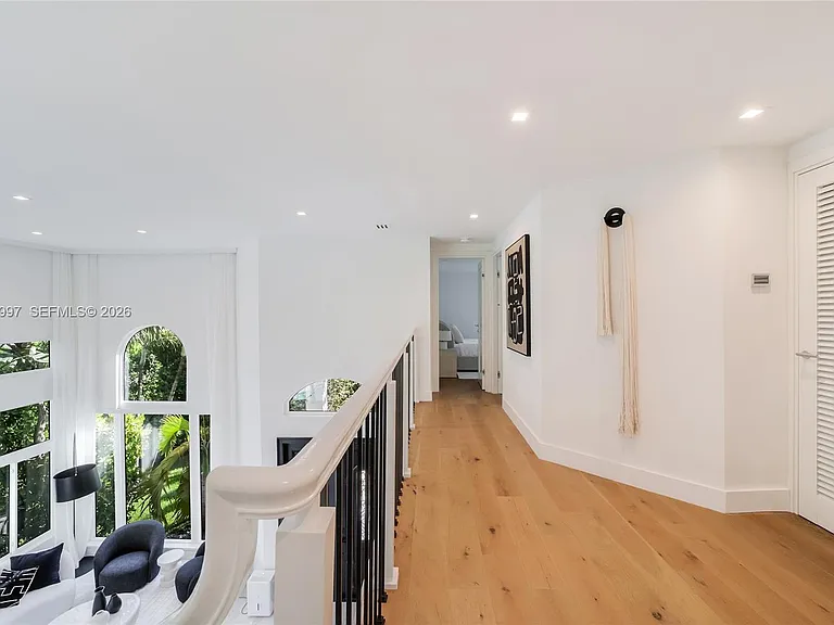 1316 N Venetian Way — Photo 42