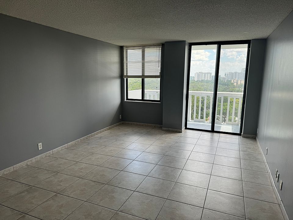 1st image of 400 E Colonial Dr APT 507