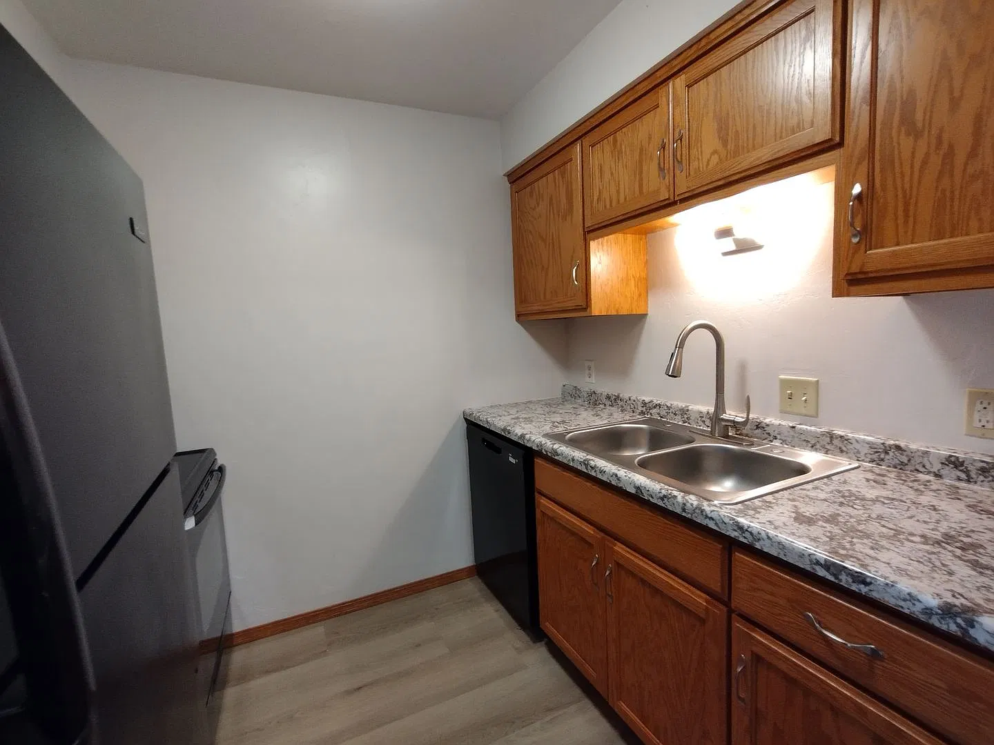 992 Third Street — Photo 4