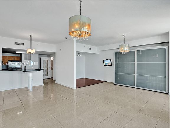 3rd image of 725 NE 22nd St APT 9E