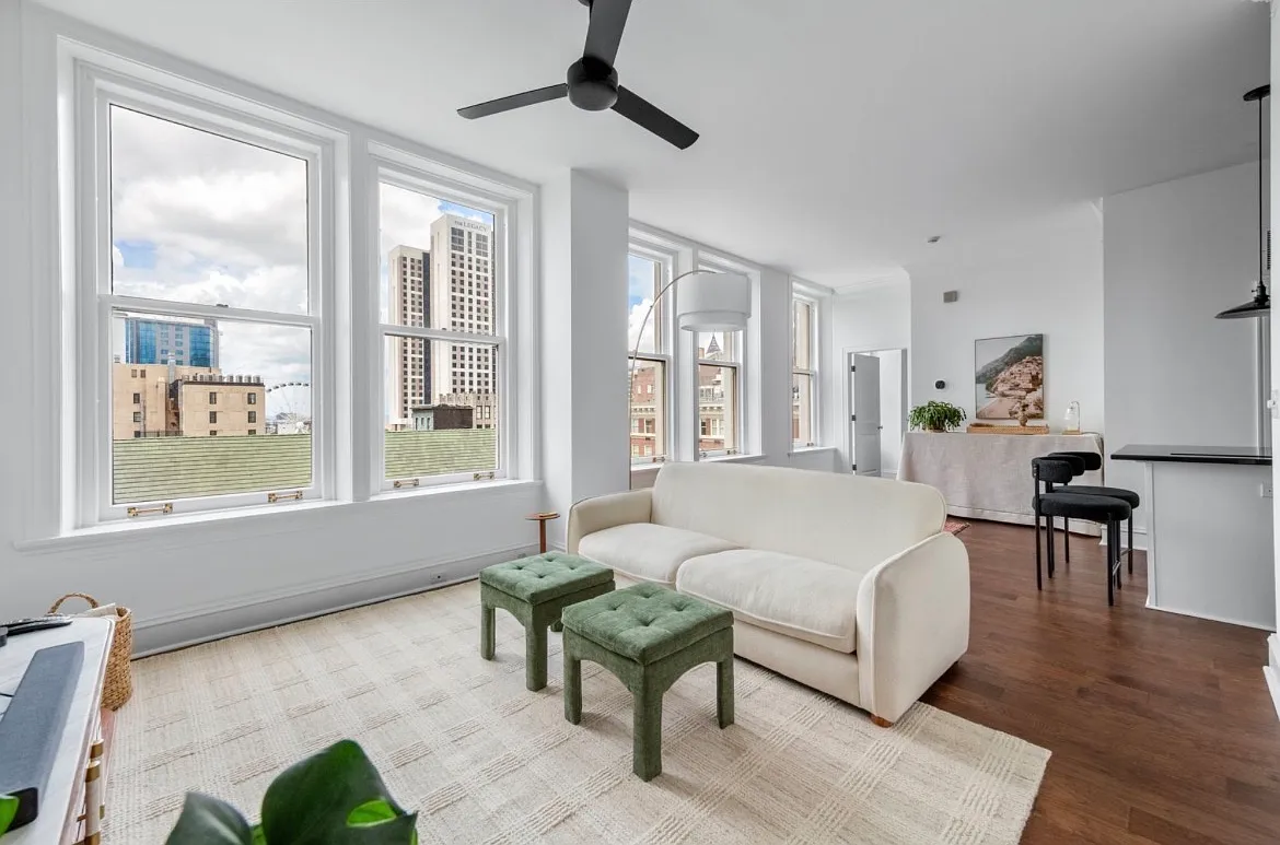 1 bed, 1.5 bath, 868 sqft, $2,200 — Photo 2