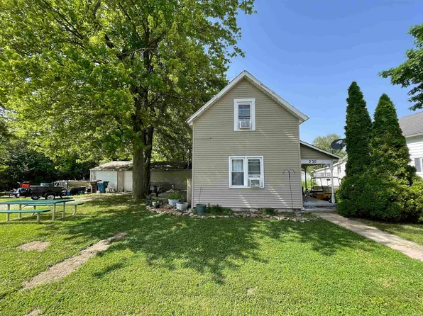 220 W 2nd St, Fairmount, IN 46928