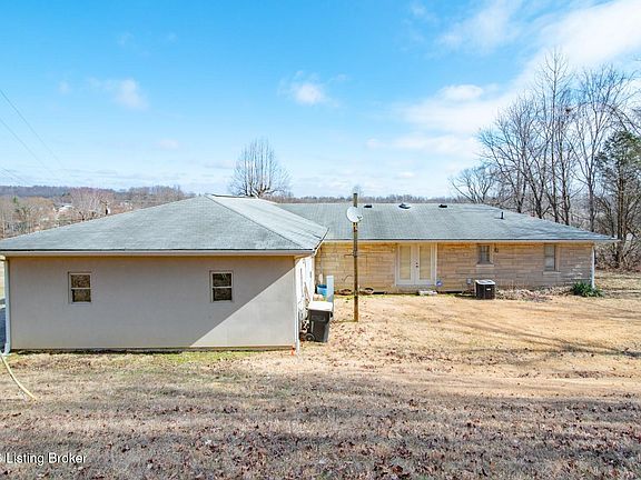 3rd image of 614 Lilac Rd