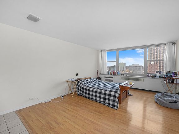 2nd image of 555 W Cornelia Ave APT 1803