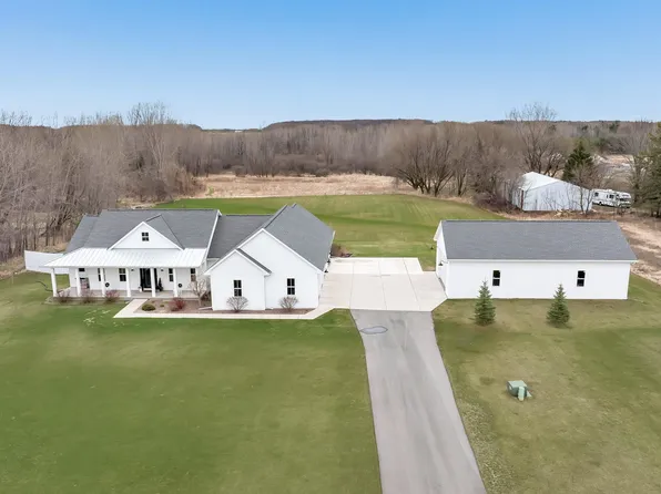 2516 Sunny Brook Dr, Green Bay, WI 54313