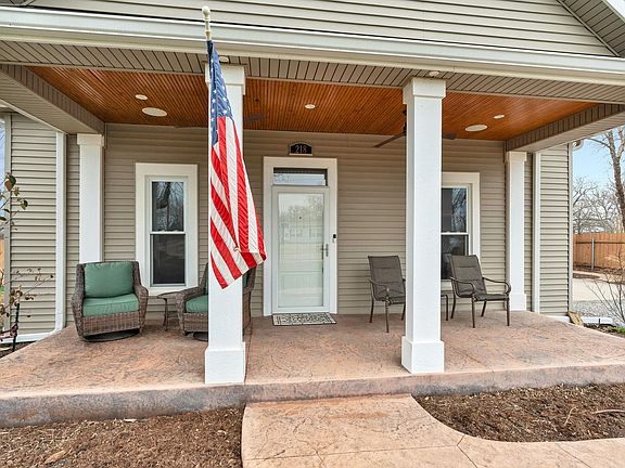 3rd image of 218 N Main St