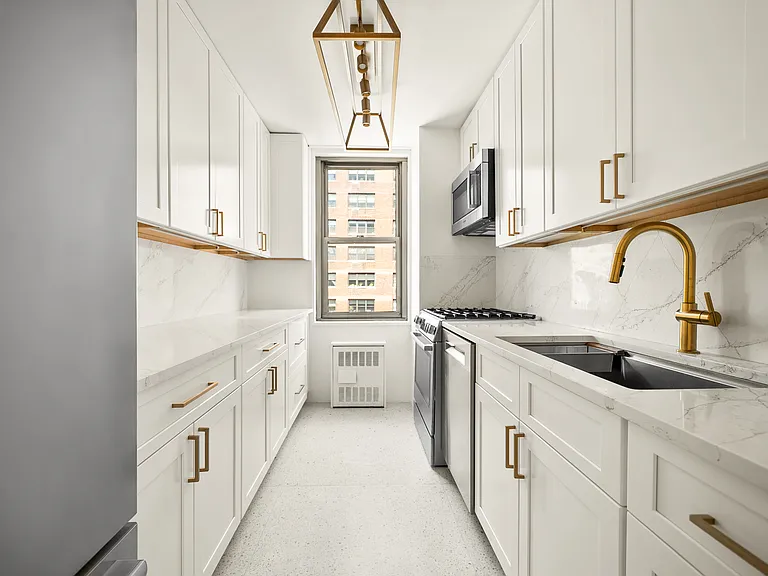 301 E 79th St #8A — Photo 3