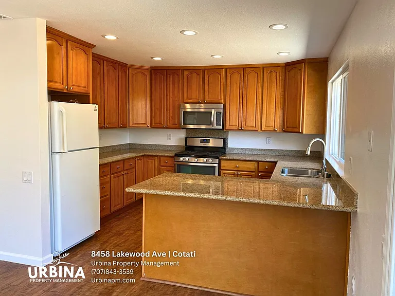 8458 Lakewood Ave — Photo 4