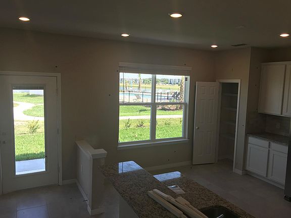 5th image of 3875 Plainview Dr