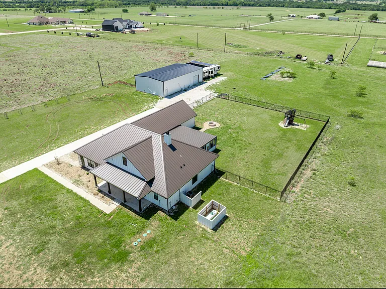 251 Willow Moon Ranch Rd — Photo 2