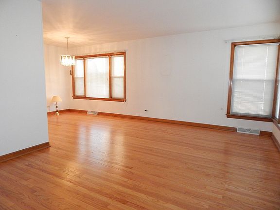 4th image of 8722 Saint Louis Ave