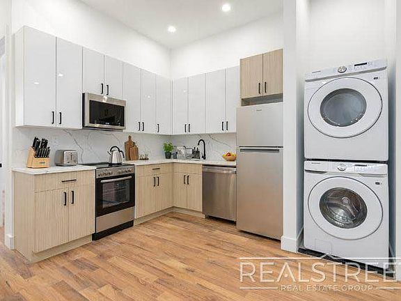 3rd image of 675 Saint Johns Pl #3