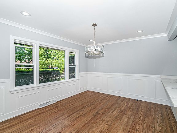 3rd image of 4435 W Greenleaf Ave