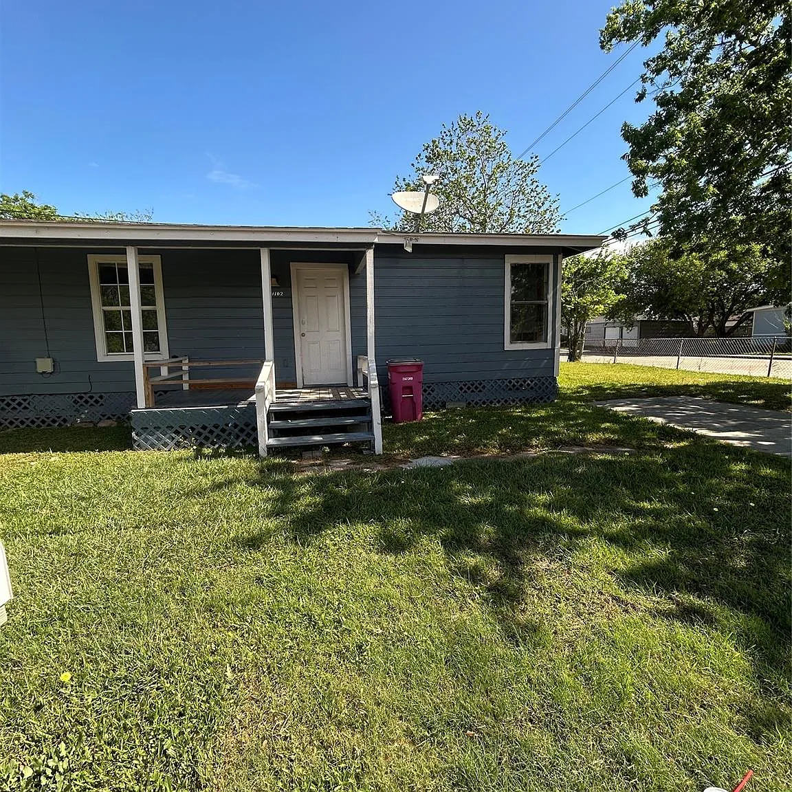 2 bed, 1.0 bath, $850 — Photo 1