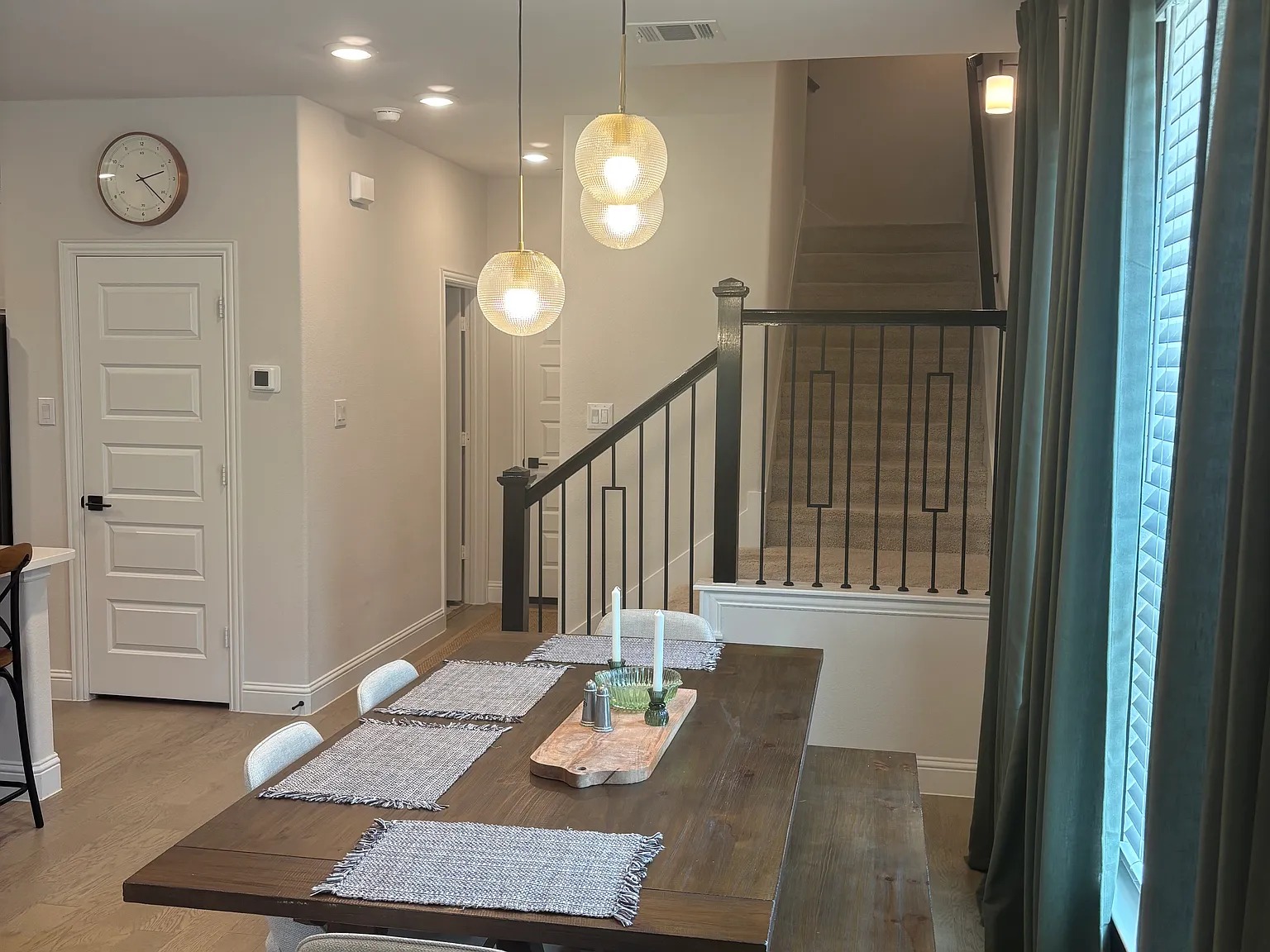 4 bed, 3.5 bath, 2273 sqft, $2,899 — Photo 4