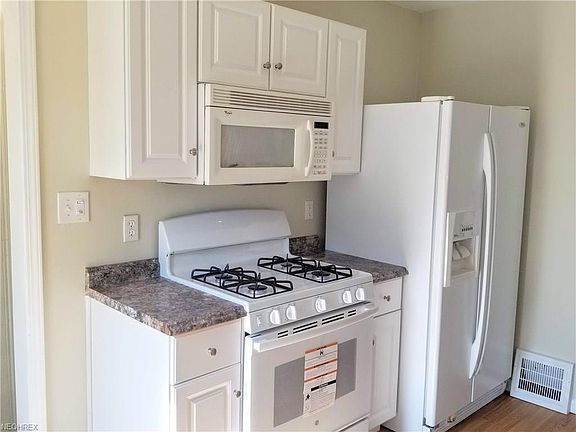 5th image of 804 E 258th St