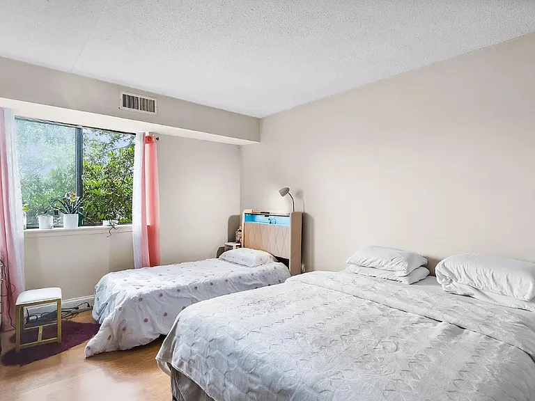 1012 Valley Dr #1012 — Photo 3