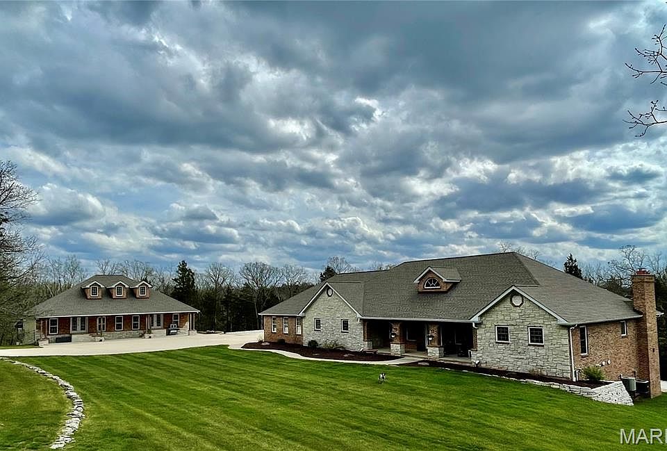 1st image of 130 Valley Oaks Ln