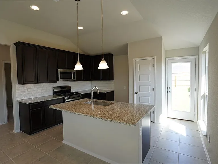 131 Trailstone Dr — Photo 10