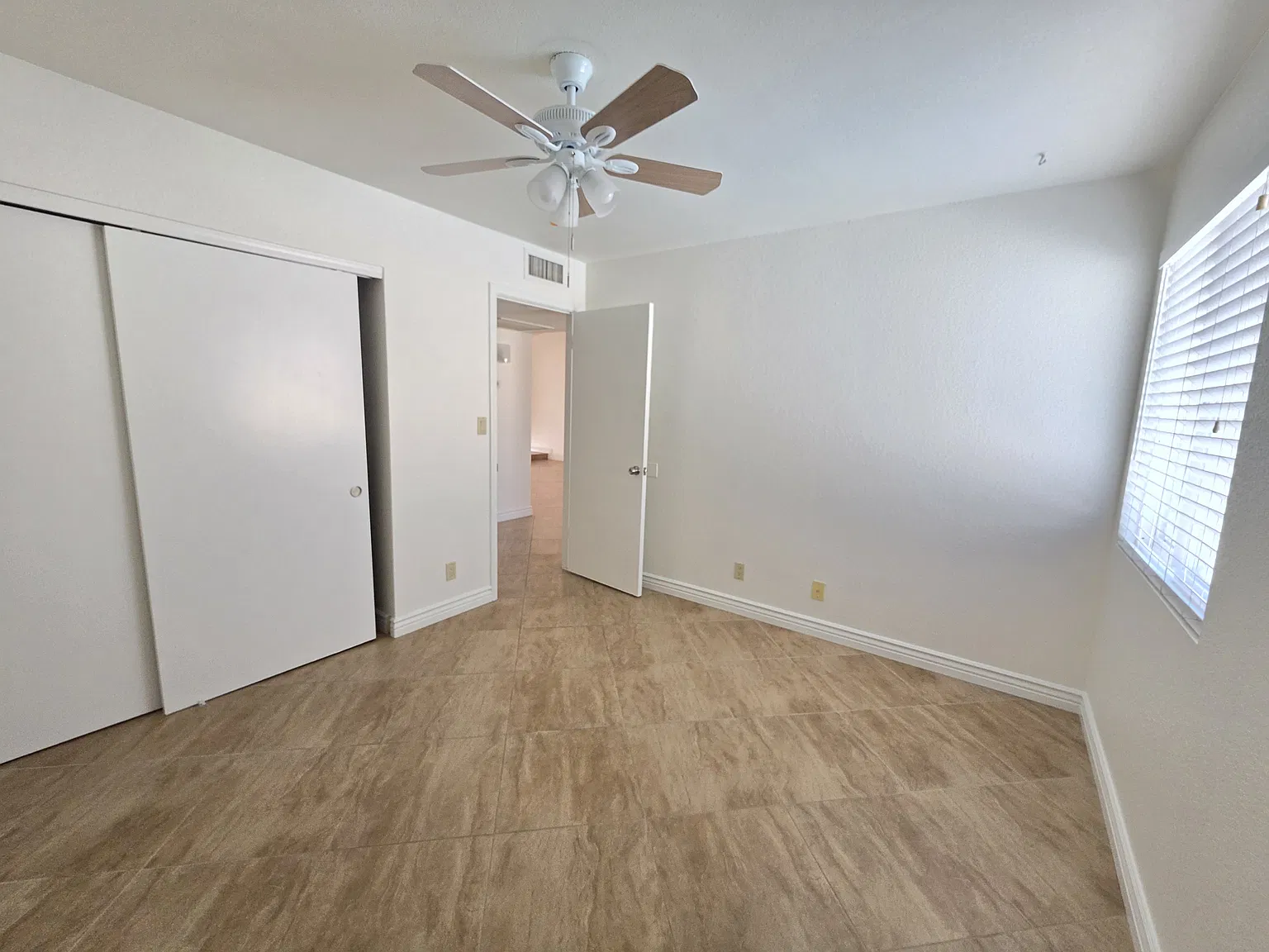 3 bed, 1333 sqft, $2,450 — Photo 4