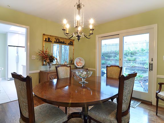 5th image of 41 Hickory Hill Dr