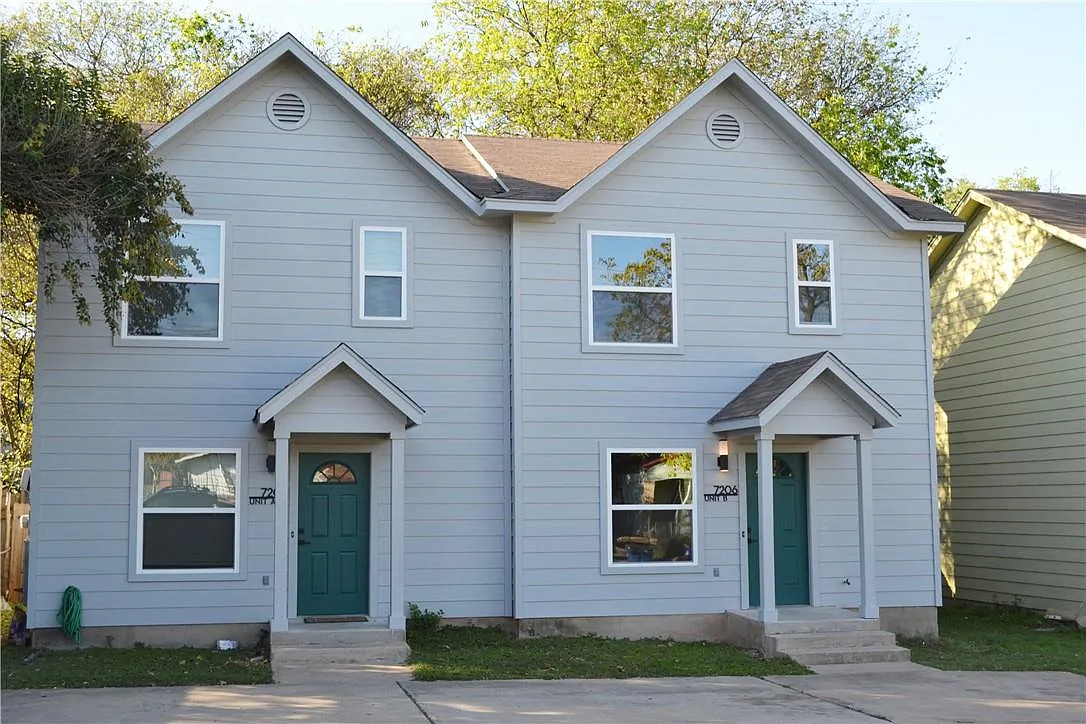 2 bed, 2.0 bath, 912 sqft, $1,800 — Photo 2