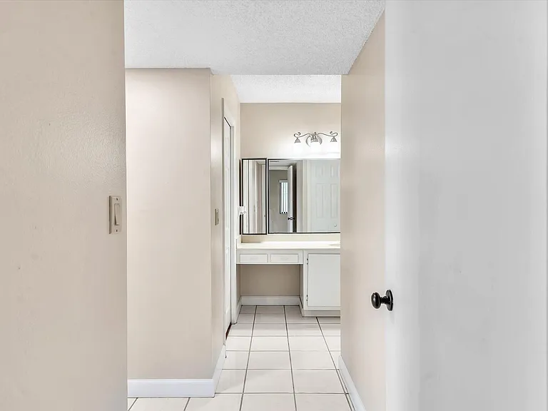 16252 Laurel Dr #201 — Photo 22