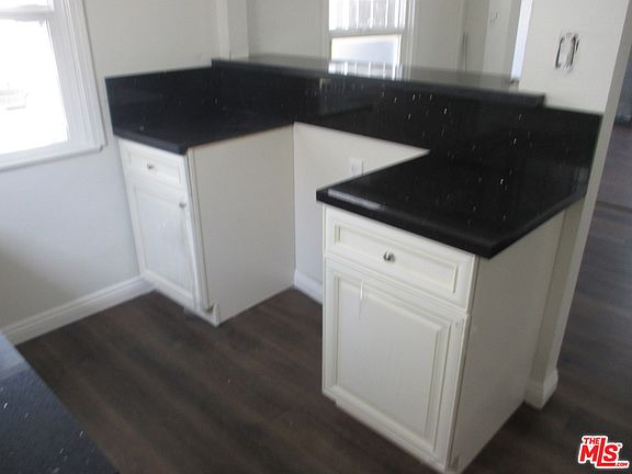 5th image of 7506 S Hobart Blvd