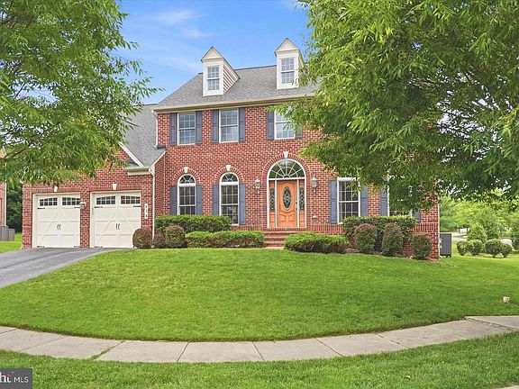 2nd image of 310 Lyon Ct