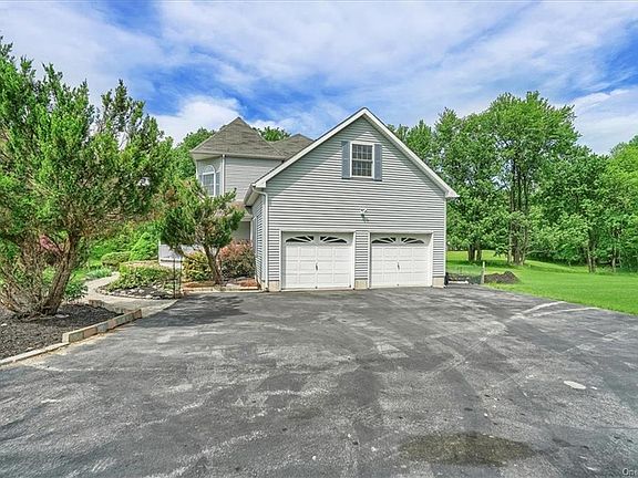 3rd image of 38 Feiertag Rd
