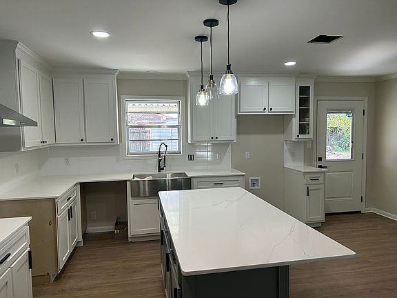 White Quartz Countertops