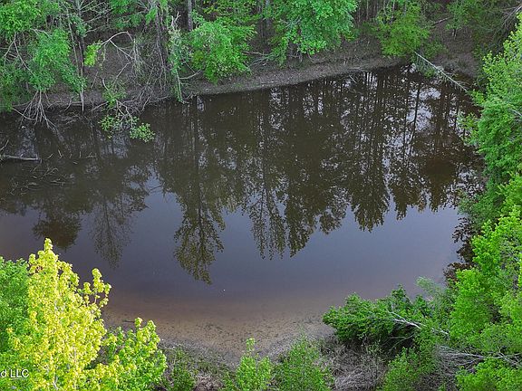3rd image of Dees Rd