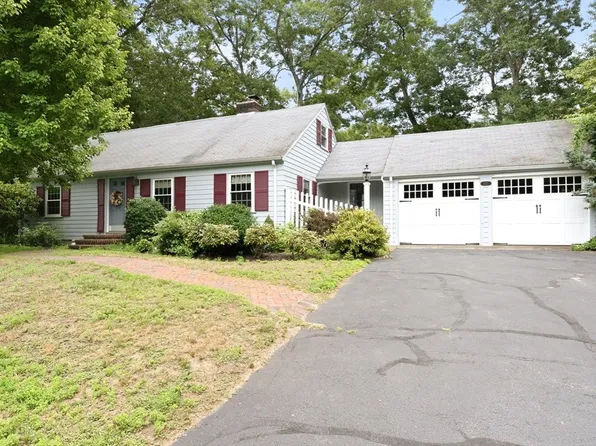 127 Anawan Rd, North Attleboro, MA 02760
