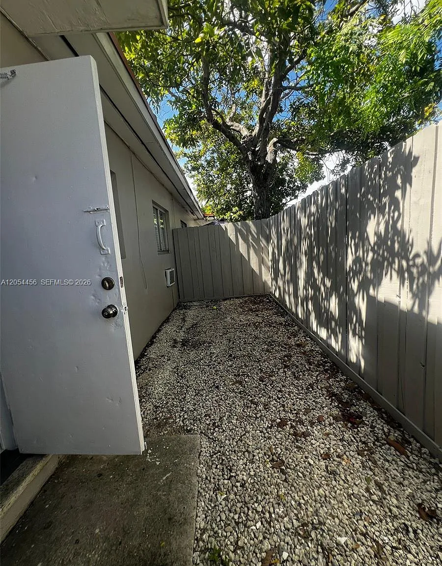 Suburban Park — Photo 4