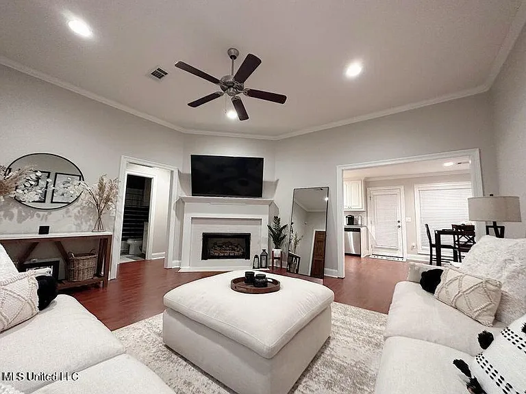 257 Gaddy Dr — Photo 3