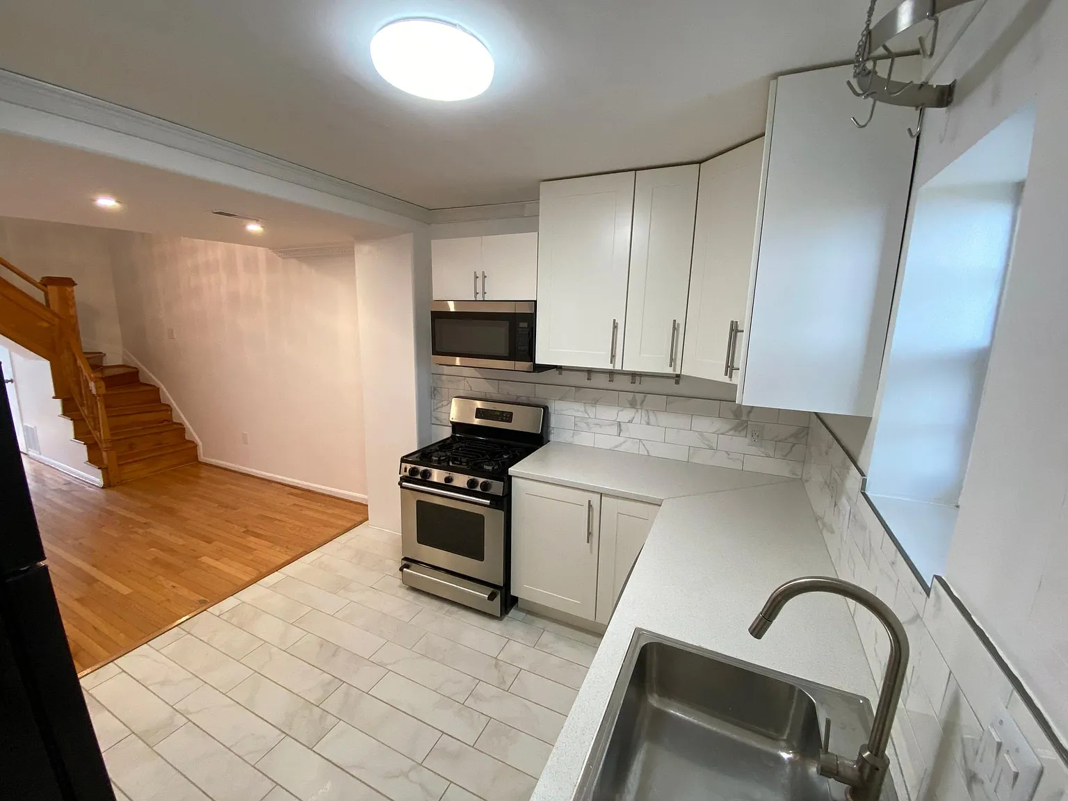 2 bed, 1015 sqft, $3,500 — Photo 2