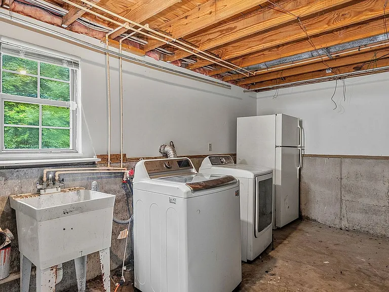 4321 Westwood Northern Blvd — Photo 37