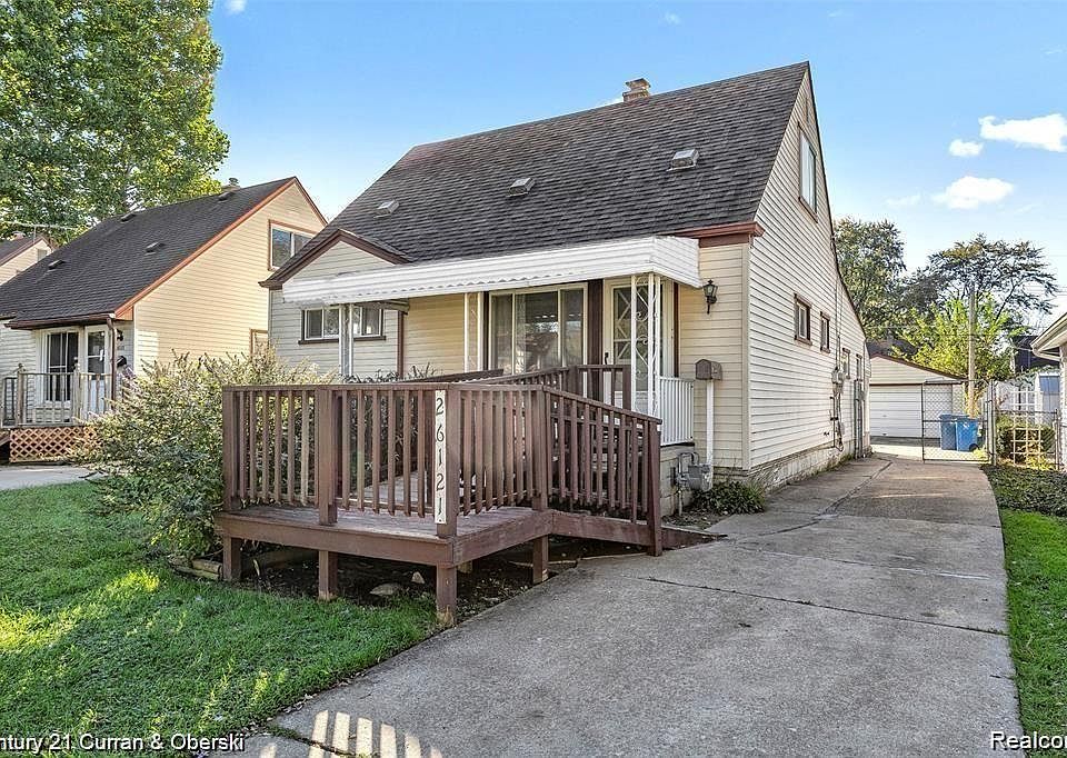 1st image of 26121 Currier St