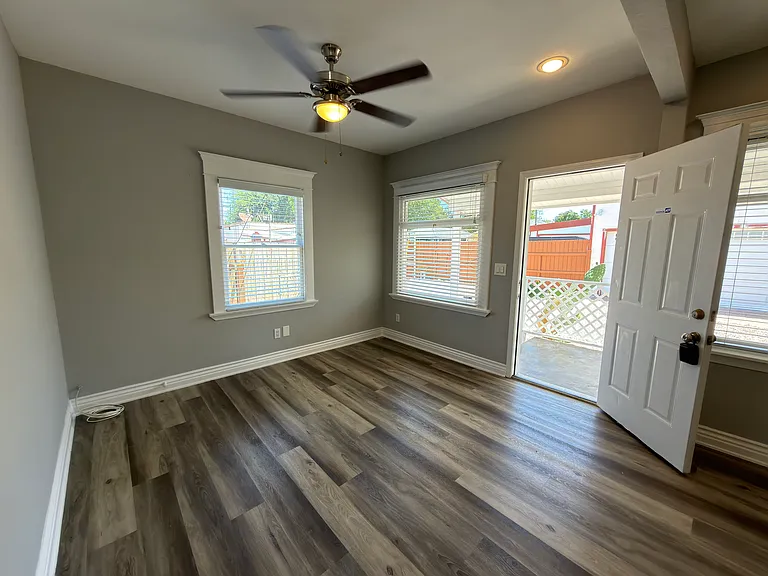 418 E La Veta Ave — Photo 4
