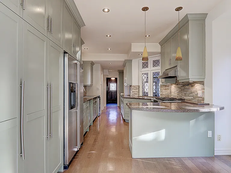 138 Fallingbrook Rd — Photo 1