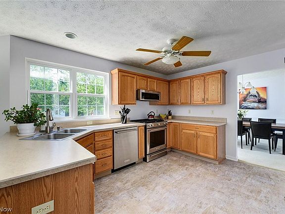 3rd image of 27081 Glenside Ln