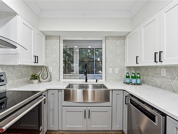 2nd image of 106 La Rue Pl NW