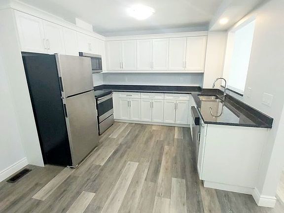 5th image of 204 Beechwood Dr #9