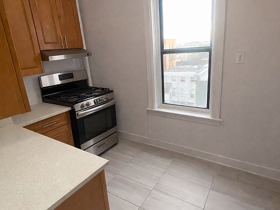 3rd image of 2823 42nd St APT D5