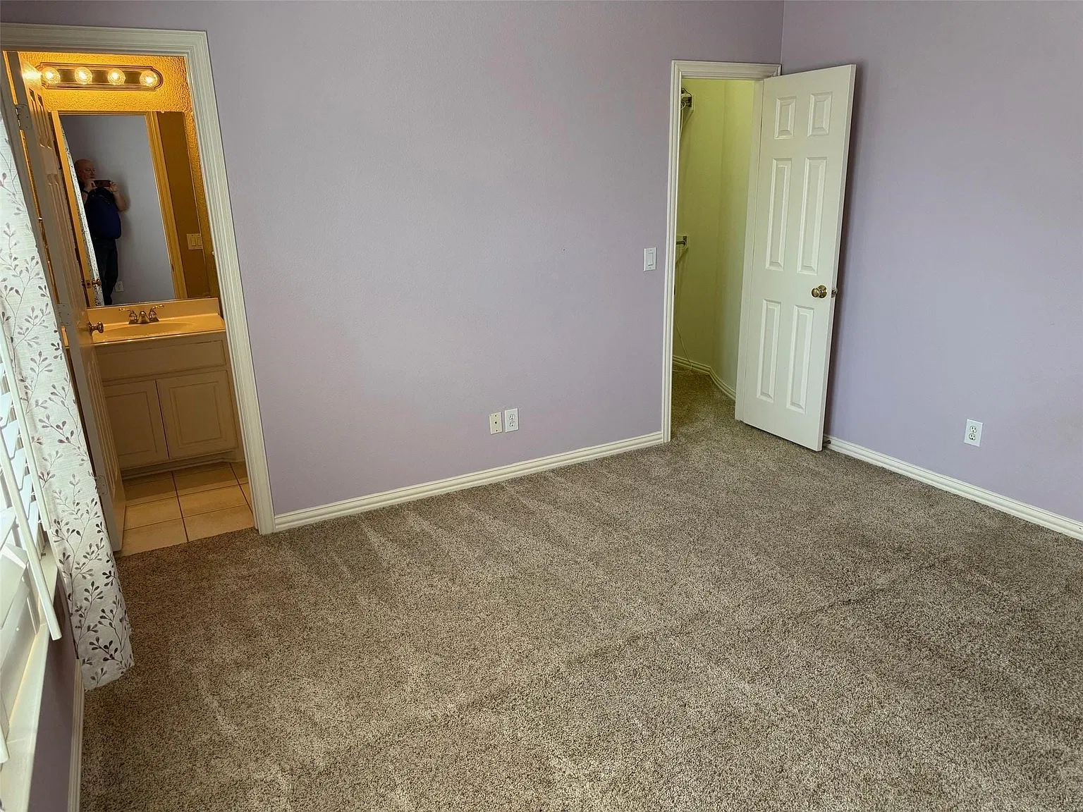 5 bed, 4.5 bath, 3667 sqft, $3,800 — Photo 2