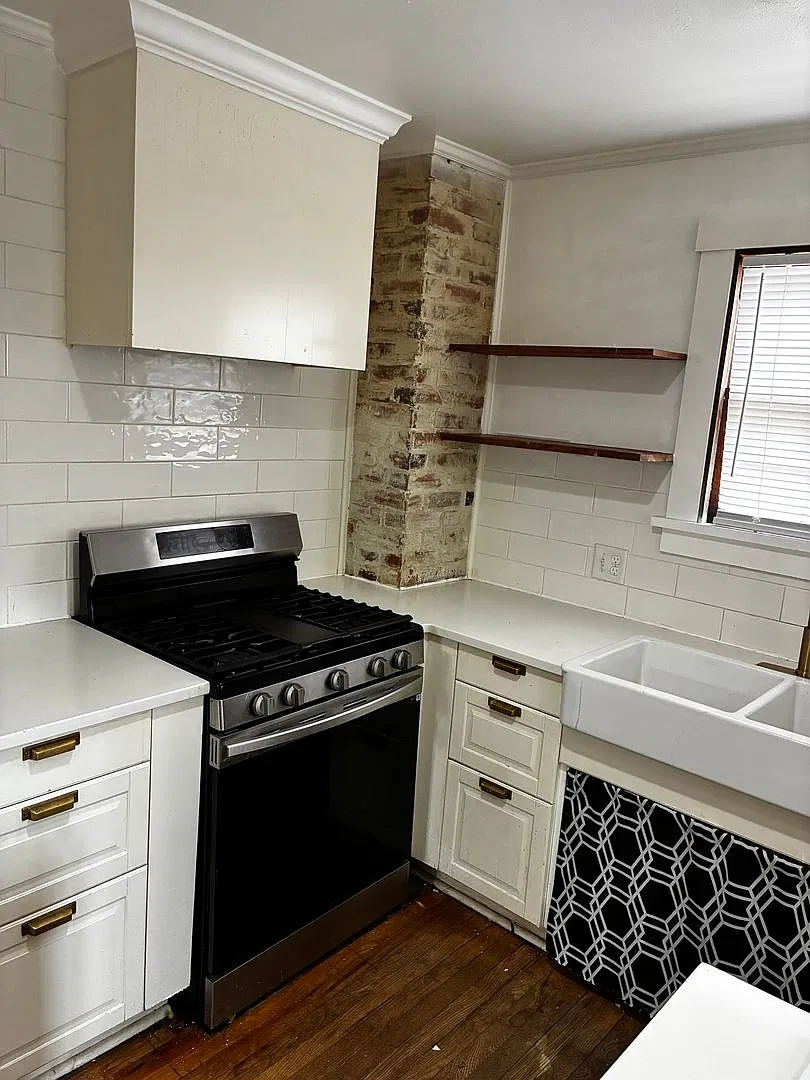 Beautifully restored home just minutes from downtown! — Photo 3