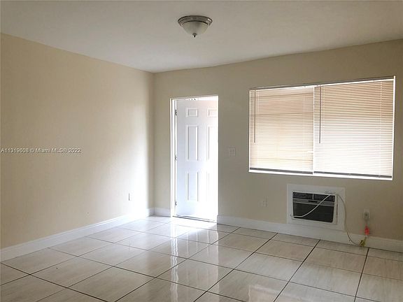 3rd image of 1940 Washington Ave #3